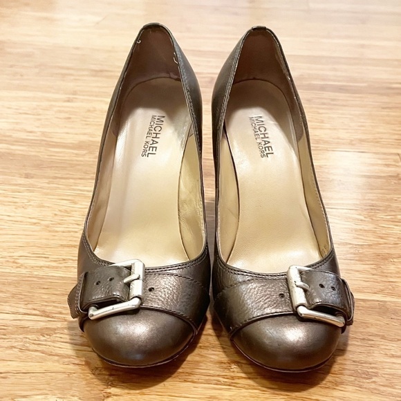 MICHAEL Michael Kors antique gold bronze leather wood stacked heels w/ buckle 8 - Picture 5 of 12